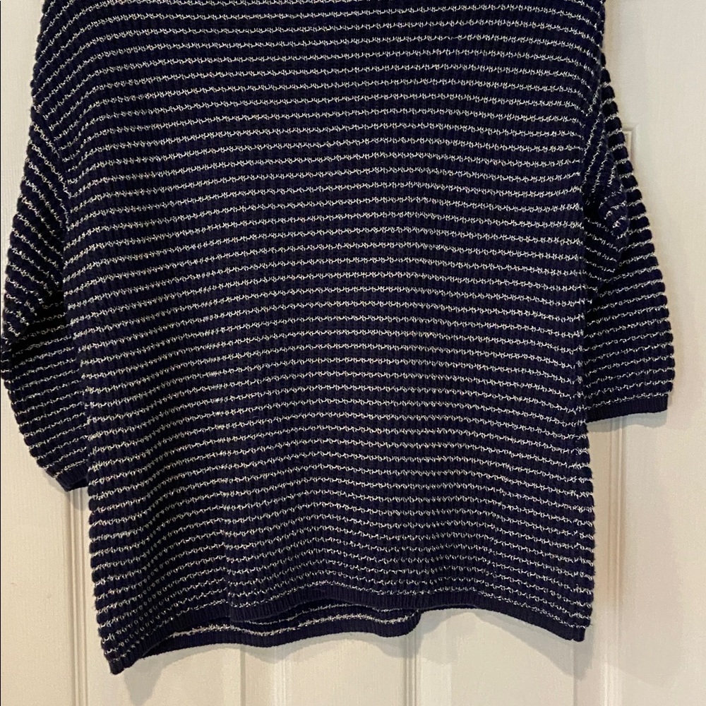 Chico's Dark Blue and White Knit Top Size 1 - Picture 7 of 7